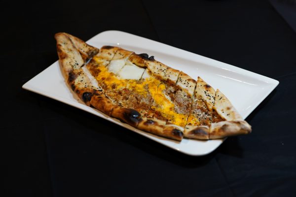 Pide Hackfleisch Ei